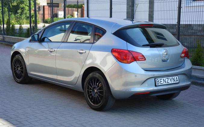 Opel Astra cena 32900 przebieg: 180000, rok produkcji 2014 z Płock małe 562